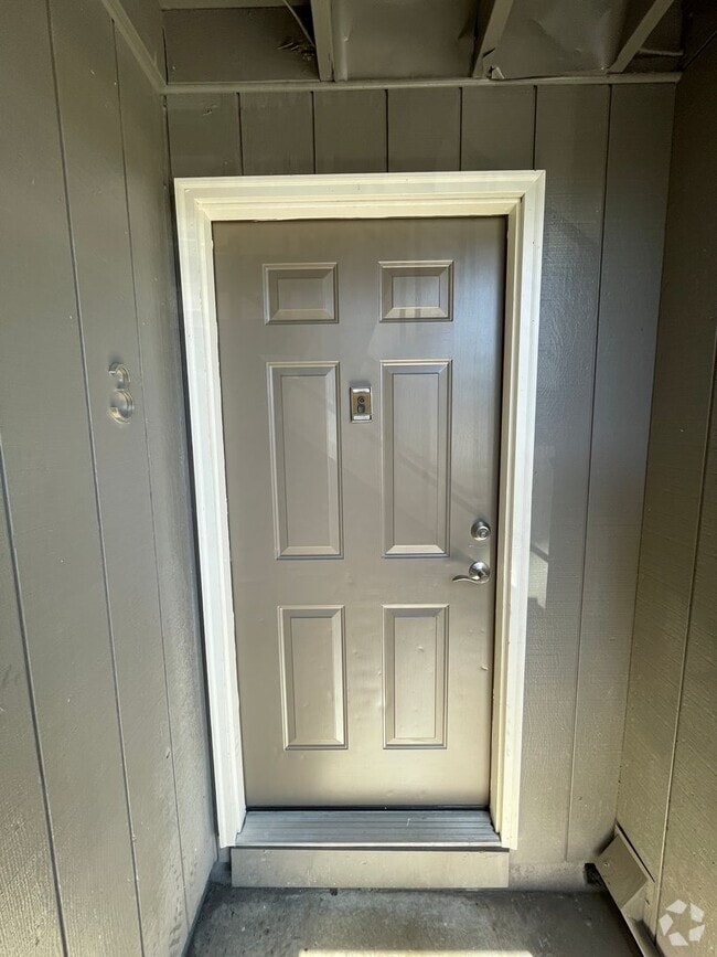 Building Photo - GEAR UP FOR SUMMER WITH YOUR AC AND PATIO! Unit 336-3 Rental