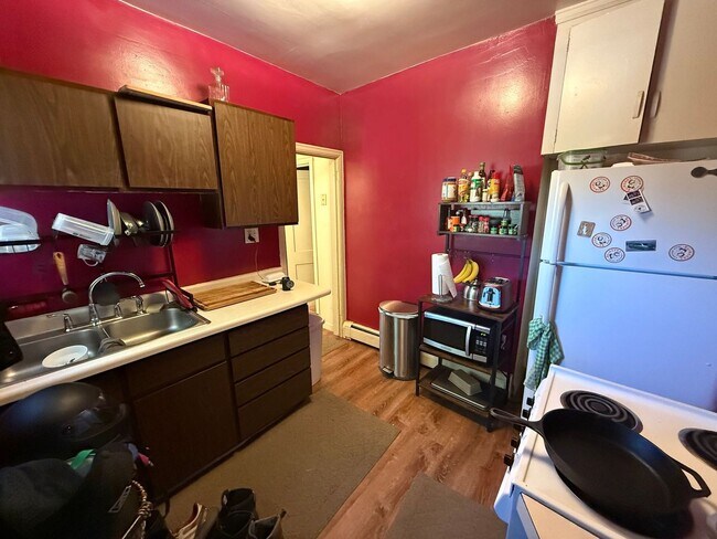 Photo - 214 E 8th St