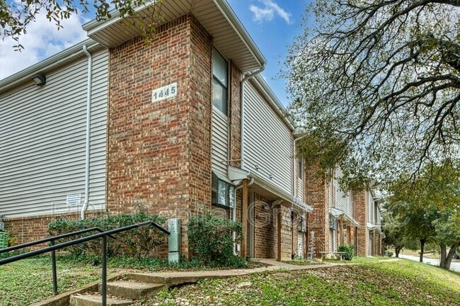 Building Photo - 5407B Chimney Rock Rd