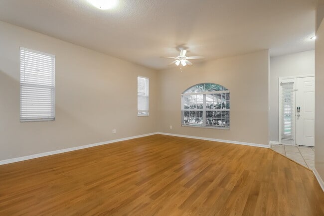 Photo - 619 Wave Crest Cir