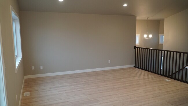 Photo - 6653 Thomas St