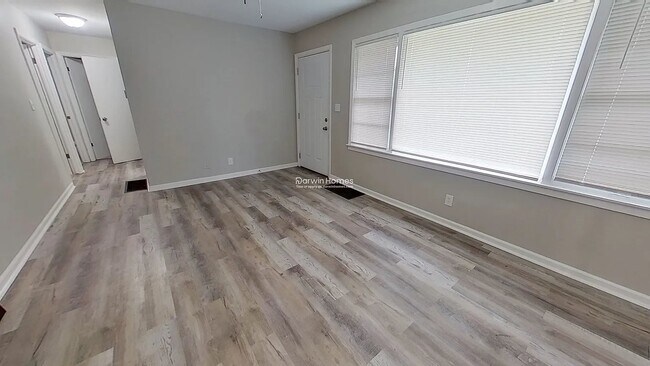 Photo - 3473 E 54 St