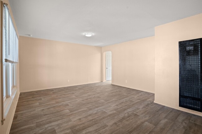 Photo - 532 Loma Hermosa Dr NW