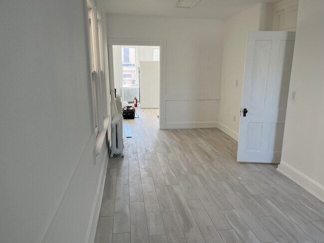 Photo - 1830 Parmenter St