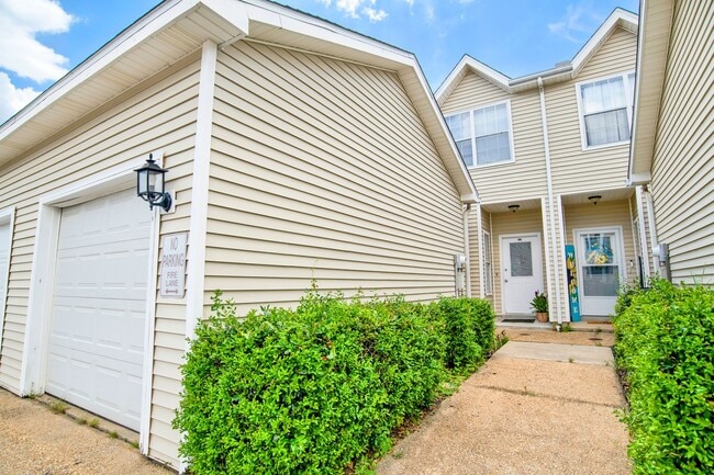 Photo - Spacious 2 Bed/2.5 Bath Townhome with 1 Ca...