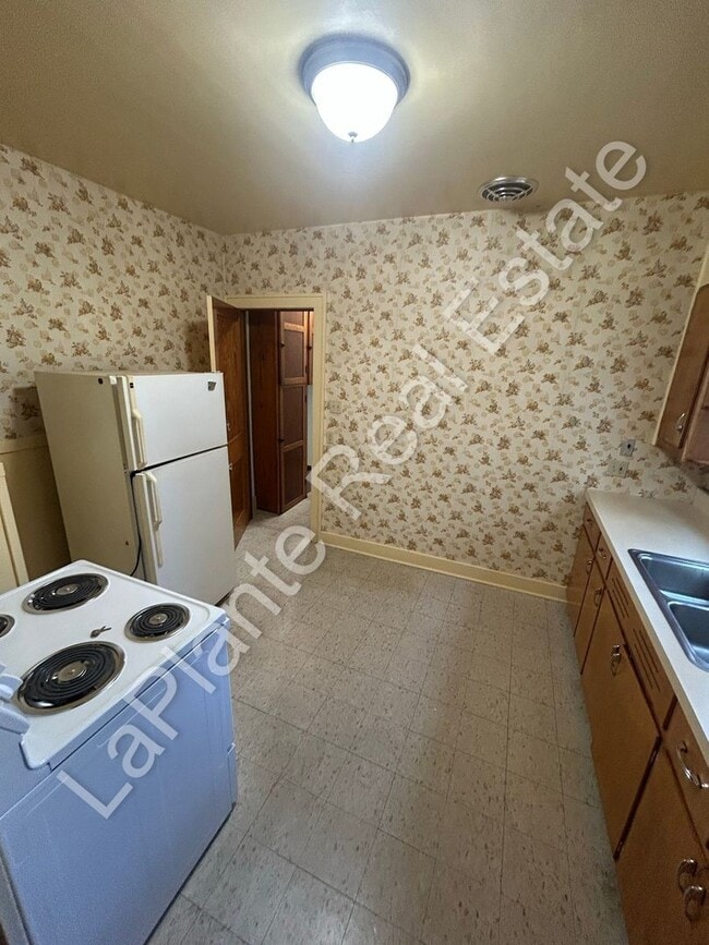 Photo - 1439 Vassar Dr Unit Lower