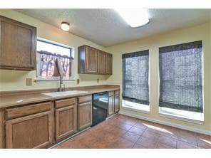Photo - ADORABLE 3-2-2 in the Colonial Estates Subdivision.