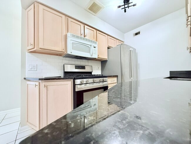 Photo - 1525 N Windsor Dr Unit 103