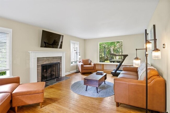 485 Oakridge Dr