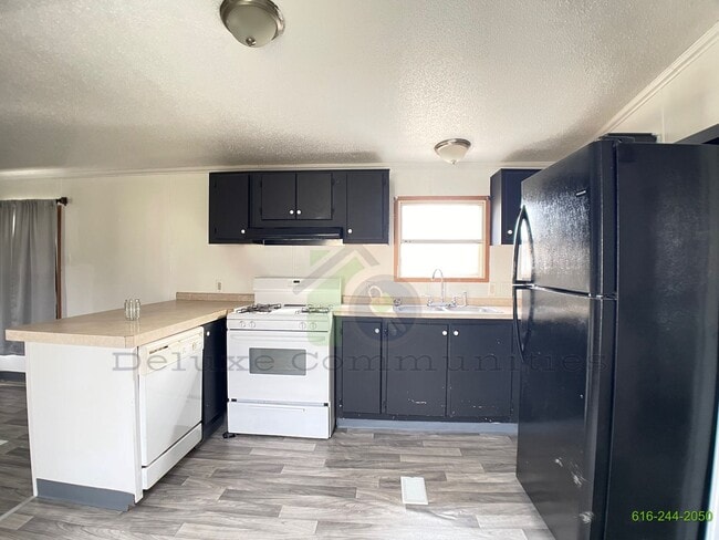 Photo - Newly Updated Mobile Home! Spacious 3 Bedroom! Baseline Estates