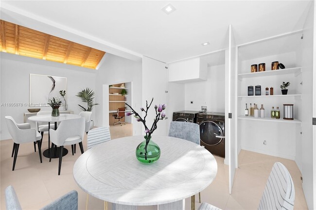 Photo - 120 NE 49th St