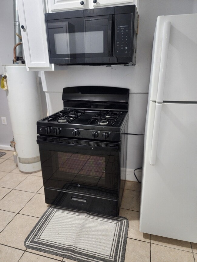 Building Photo - 2504 Isabella St