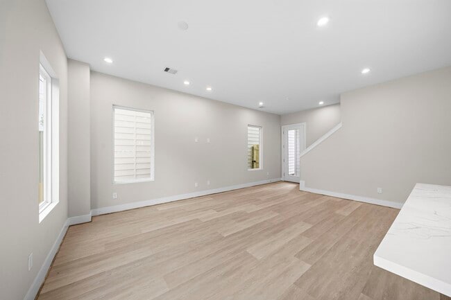 Photo - 28G Bucan St