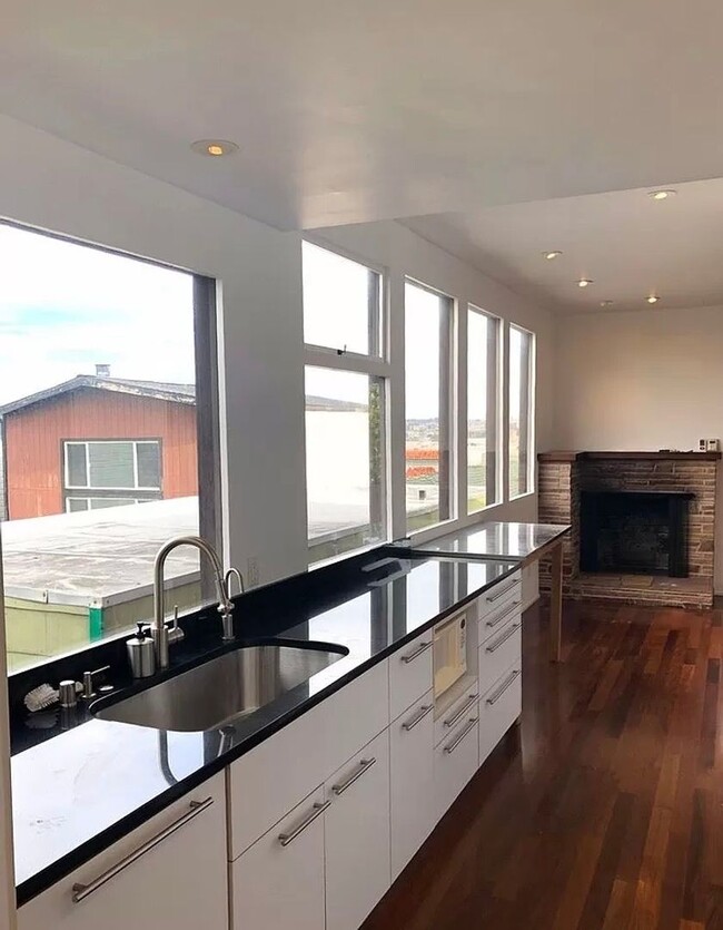 Photo - Tranquil & Spacious 2 BR|1 BA Condo in the Central Richmond District