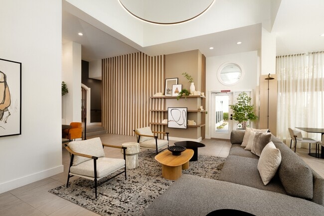 Resident lounge with seating - Avalon Fairway Hills-Meadows