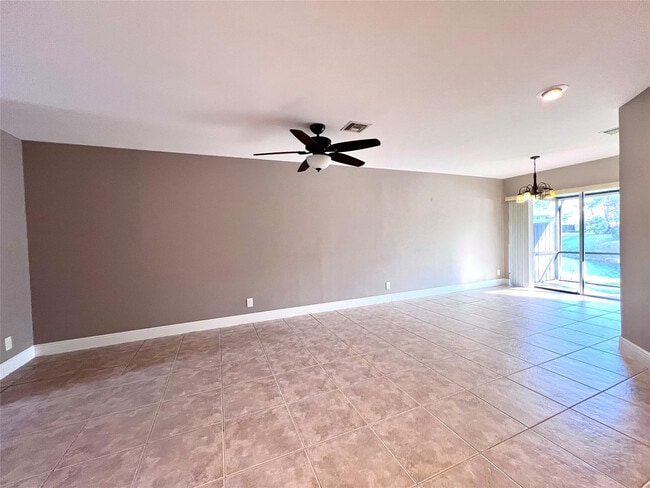 Photo - 2246 Discovery Cir W