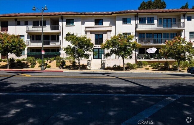 Building Photo - 4661 Wilshire Blvd Unit 102 Rental