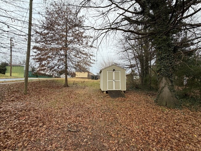 Photo - Charming 2 bedroom 1 bath cottage