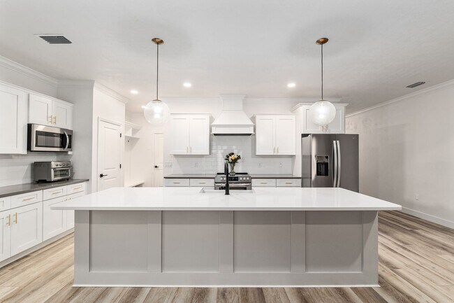 Photo - 4 BED 2 BATH in GRAND OAKS