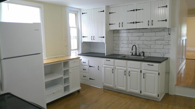 Building Photo - 38 Mechanic St Unit 2