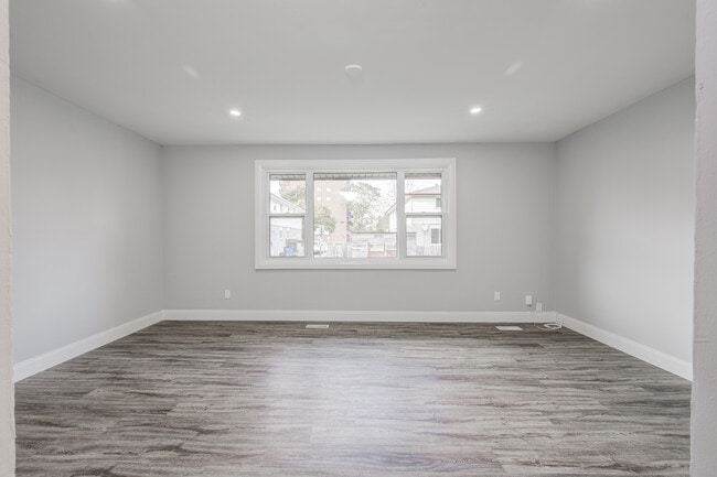 Photo - 3 Bed / 1 Bath in Chatham – $1,899 + Utilities/month + Parking Included Unit 4