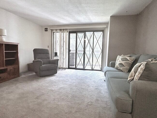 Photo - 15 Thompson Dr Unit 12