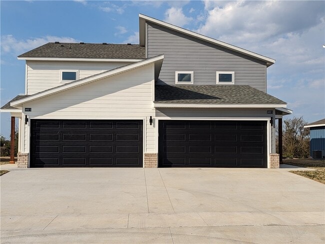 Building Photo - 1606 SW Casuarina Dr