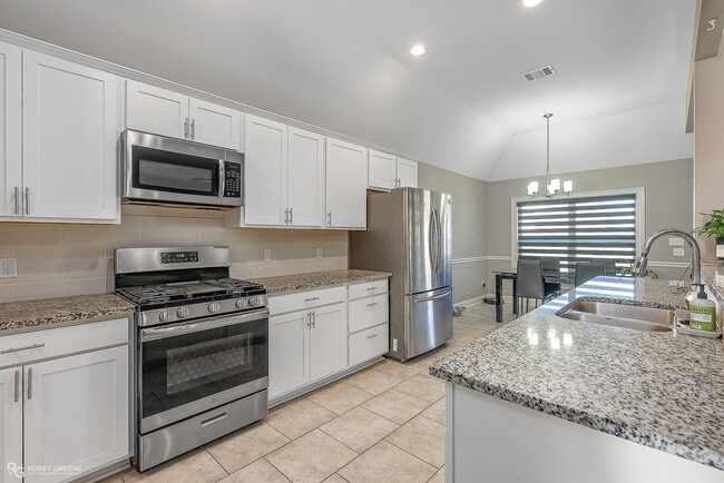 Photo - 604 Labarre Ln