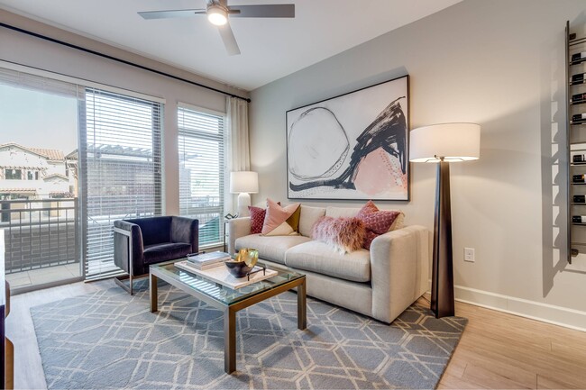 Photo - Montrose at Buffalo Bayou