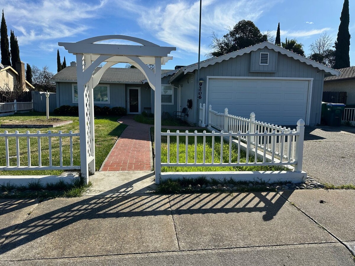 Adorable Home with Fantastic Curb Appeal - Adorable Home with Fantastic Curb Appeal