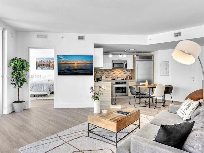 Building Photo - 1300 Brickell Bay Dr Unit 3207 Rental