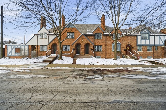 Photo - 2 Bedroom, 2 Bath Townhome located directly across from Franklin Park Conservatory