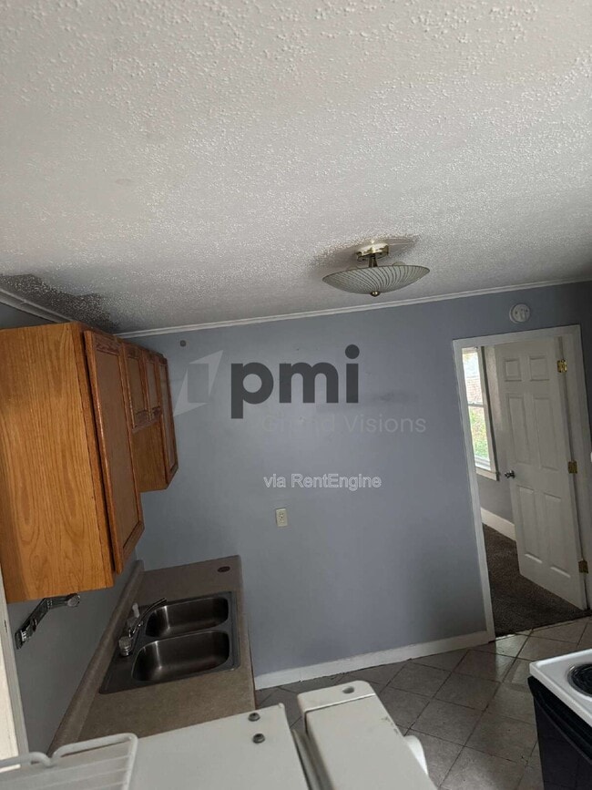 Photo - 1704 N Gulick Ave