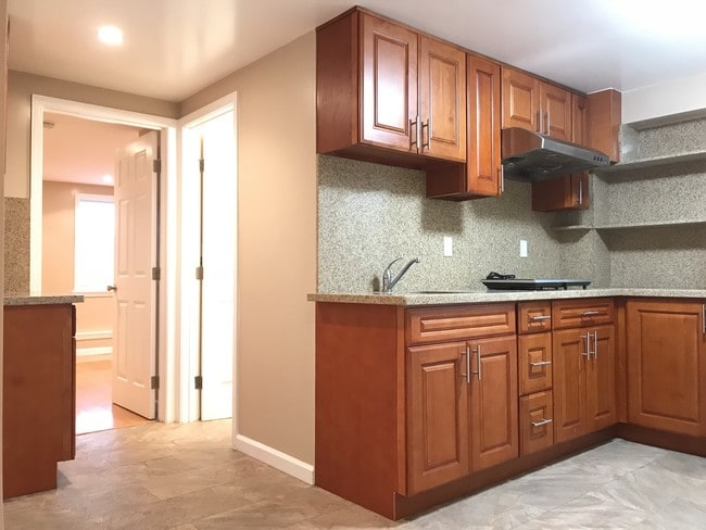 Eating Area - 271 Westridge Ave Unit Inlaw