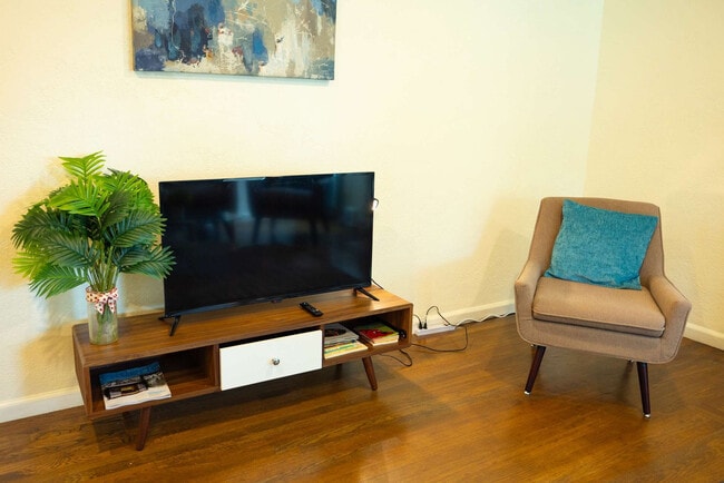 Photo - 240 E Hedding St Unit ID1364158P