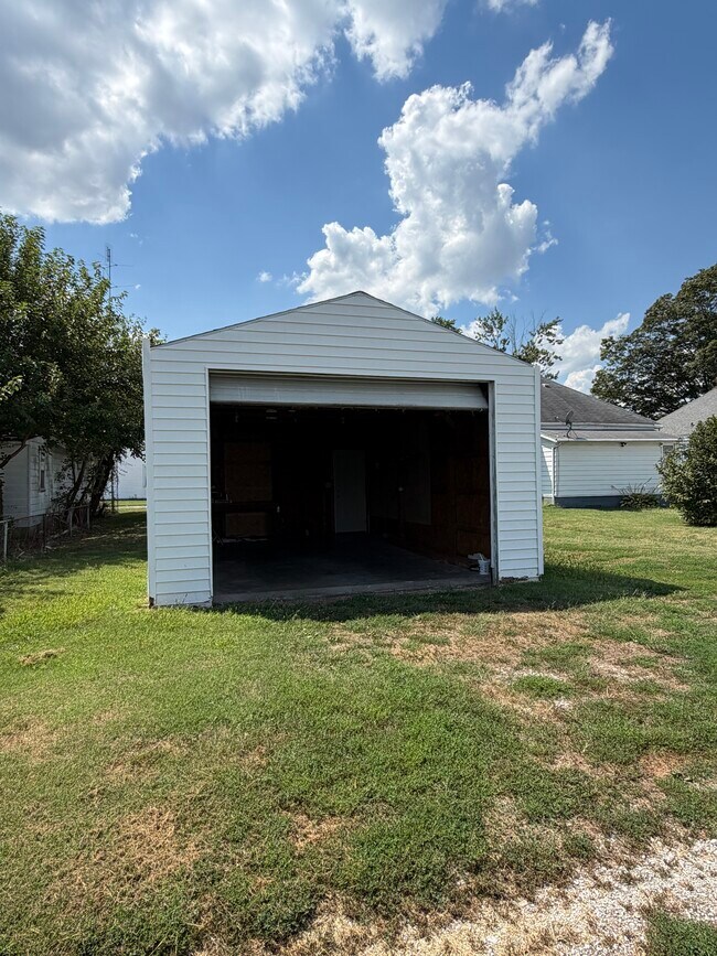 Detached Garage