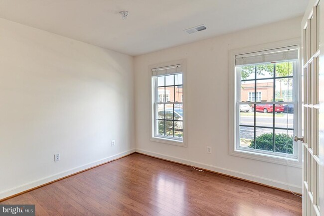 Photo - 908 W Glebe Rd Townhome