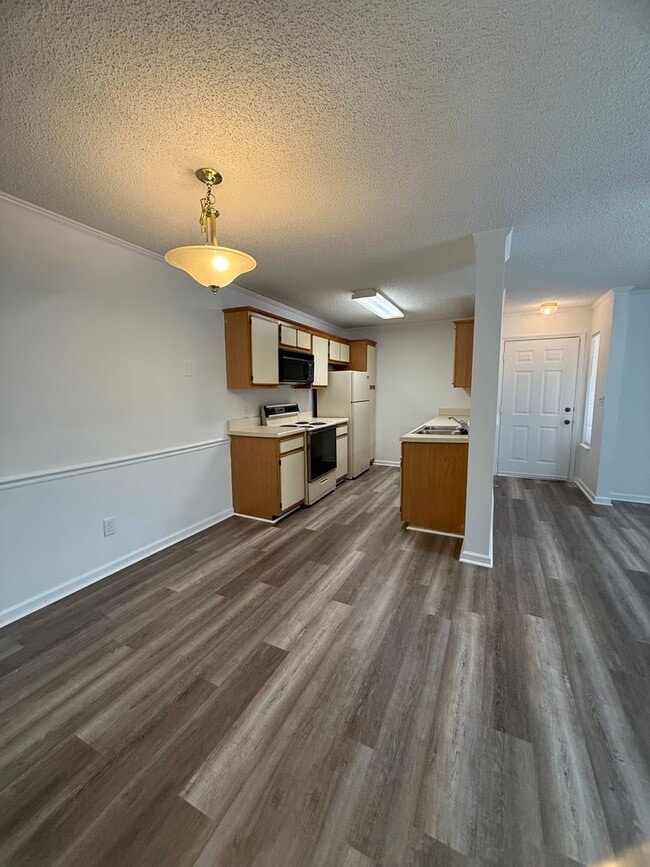 Photo - 3BR/2BA Condo- **$200 off July's rent** Unidad B5