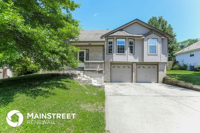 Building Photo - 907 SW Cross Creek Dr