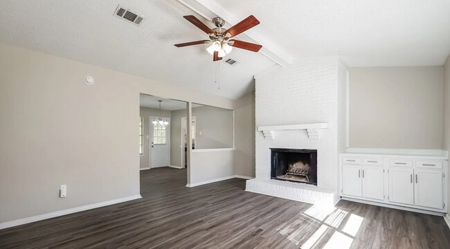 Photo - 222 Shenandoah Rd N