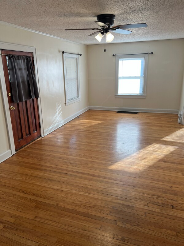 Photo - 8512 Woodland Ave