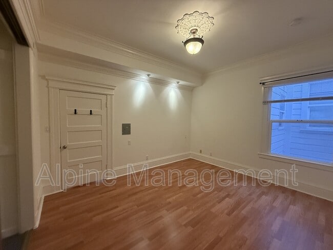 Photo - 115-117-117 Sanchez St