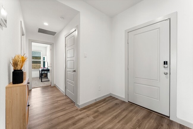 Photo - 1007 Cotswold Ct