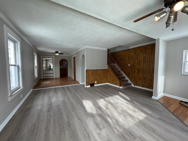 Photo - 84 W Kalama Ave