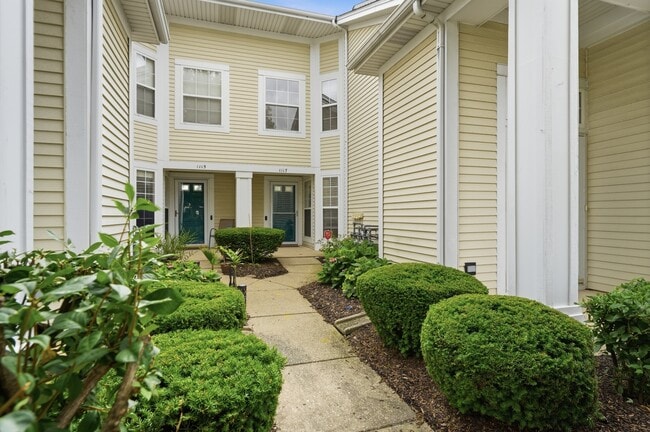 Photo - 1117 Hawthorne Ln