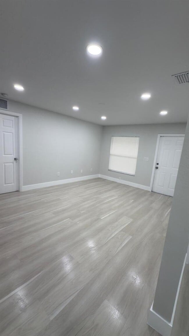 Photo - 1215 NW 2nd St Unidad 0