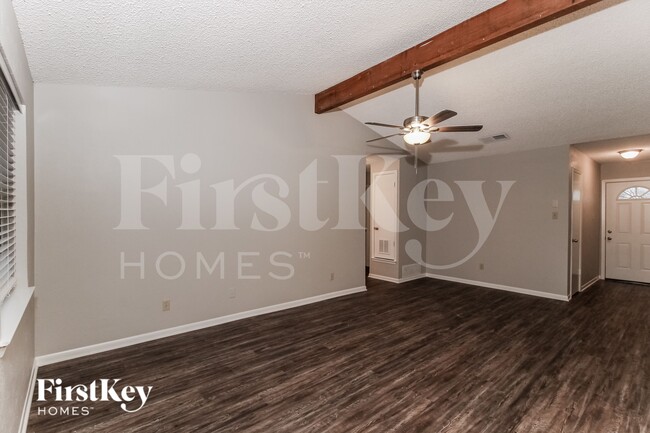 Photo - 202 Carolyn Dr