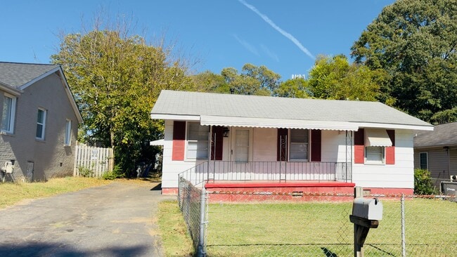 Building Photo - 3 Bedroom home |storage shed included |