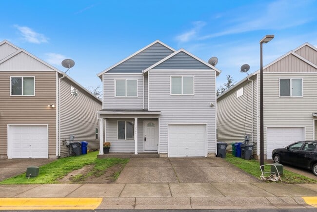 Building Photo - Beautiful 4bed/2.5bath - 1/2 OFF First months rent!