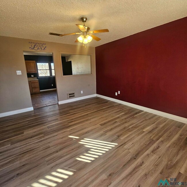 Photo - Month-to-Month ONLY 3 bed/1 bath home for rent- Available now!! $1115/mo